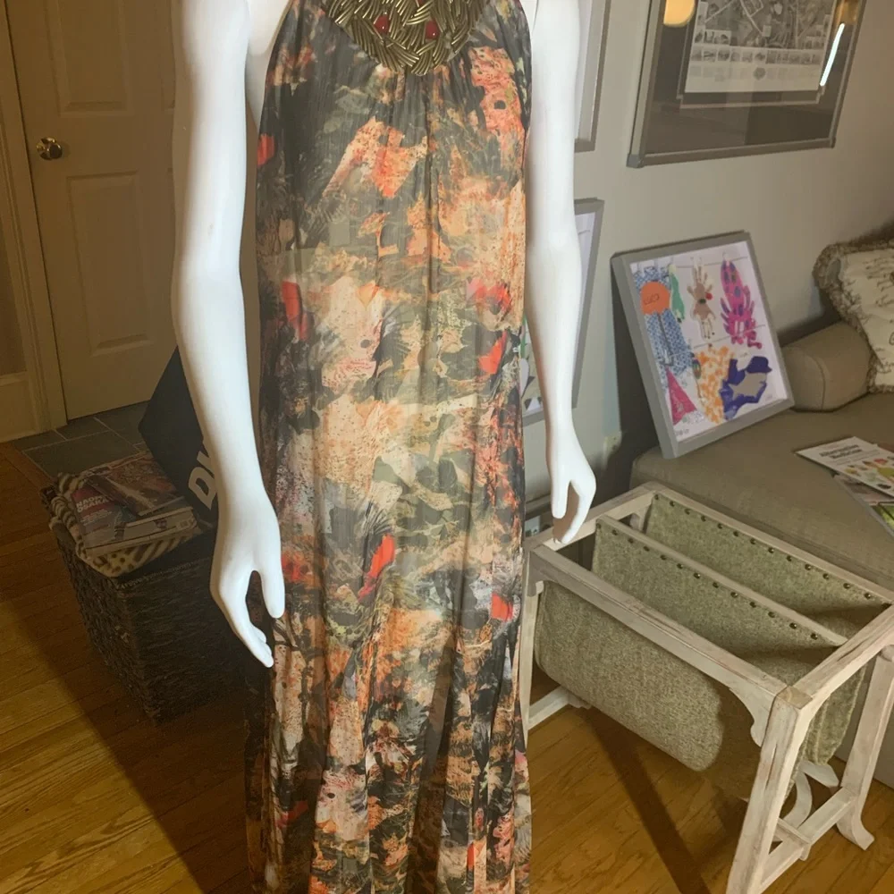 Alice + Olivia gorgeous gown. Unique beading at the top. The colors are fab! Am - Picture 6 of 15